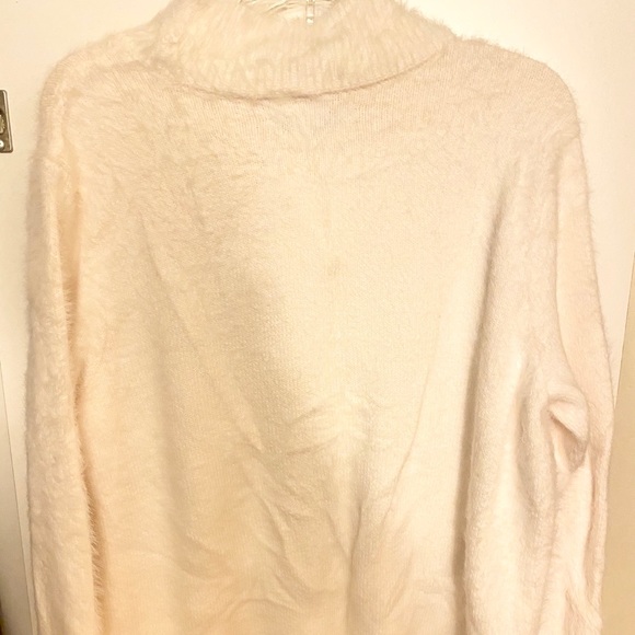 NWT Loft White Fuzzy Oversized Sweater - Picture 2 of 6